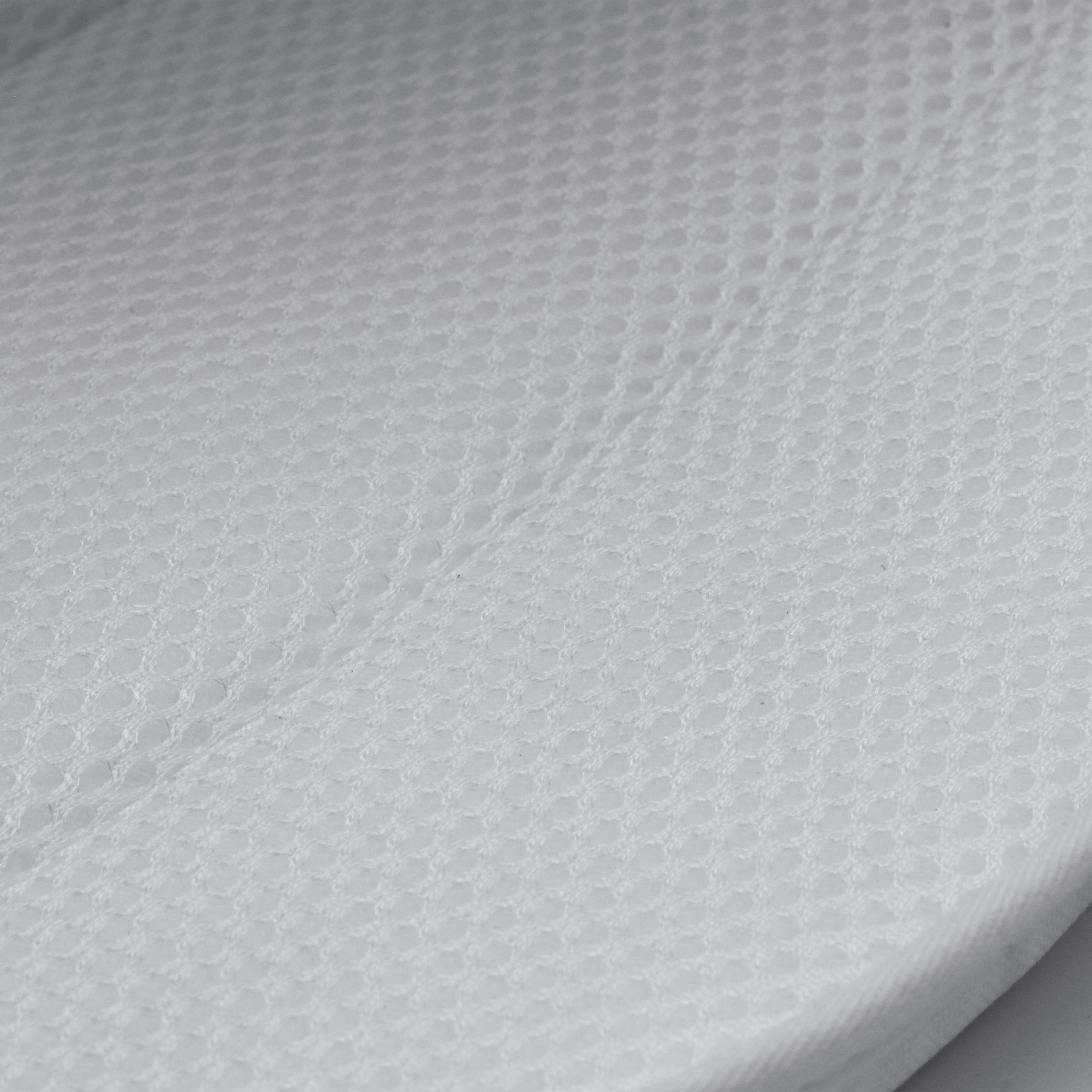 adiP03-Black-logo-Close-up-06